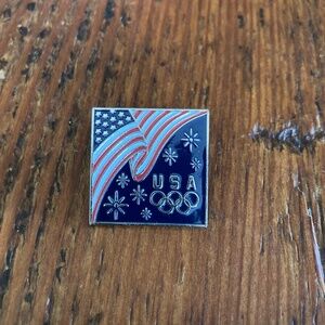 USA Flag Olympics Pin Brooch, USC and Aminco on Back Unisex Men Women, 1984
